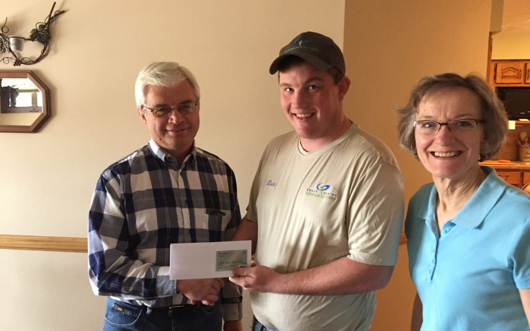 Dean and Carol Seamann receives their gift card for completing the Great Plains Communications Q4 Customer Survey.